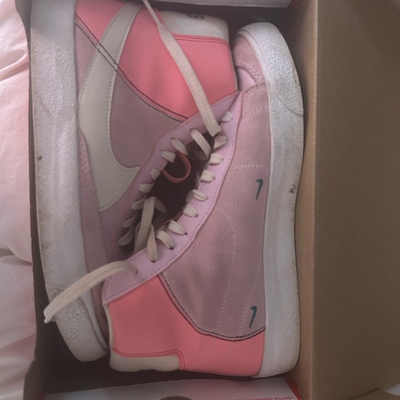 pink Nike blazers limited addition - Picture 2 of 4